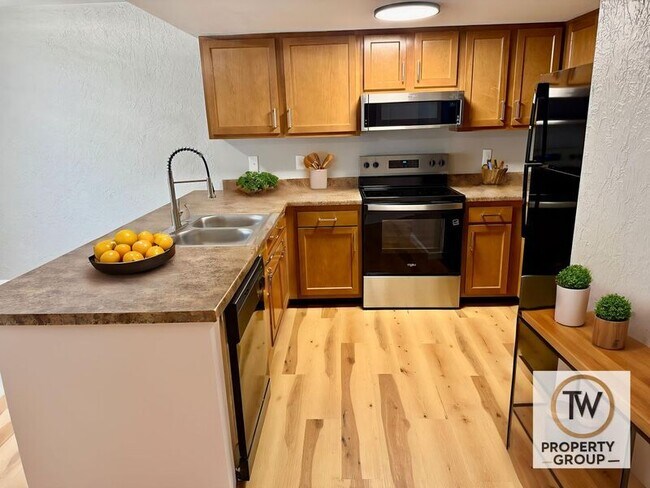 Building Photo - 204 W Wesley Dr