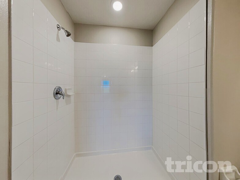 Building Photo - 1616 Broad Winged Hawk Dr