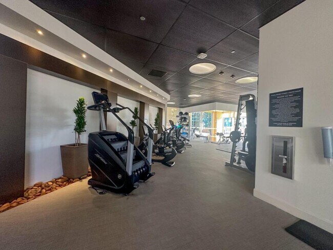 Building Photo - 5068 Scholarship