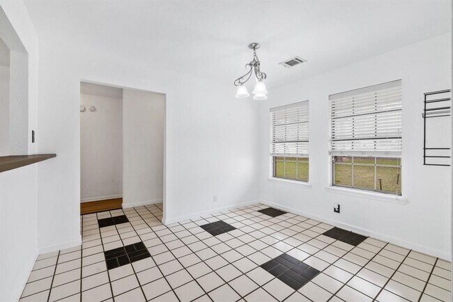 Building Photo - 805 Sabinas Ct