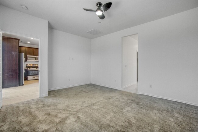 Building Photo - MULTI-GENERATIONAL New Build Home with En Suite In Skye Canyon!