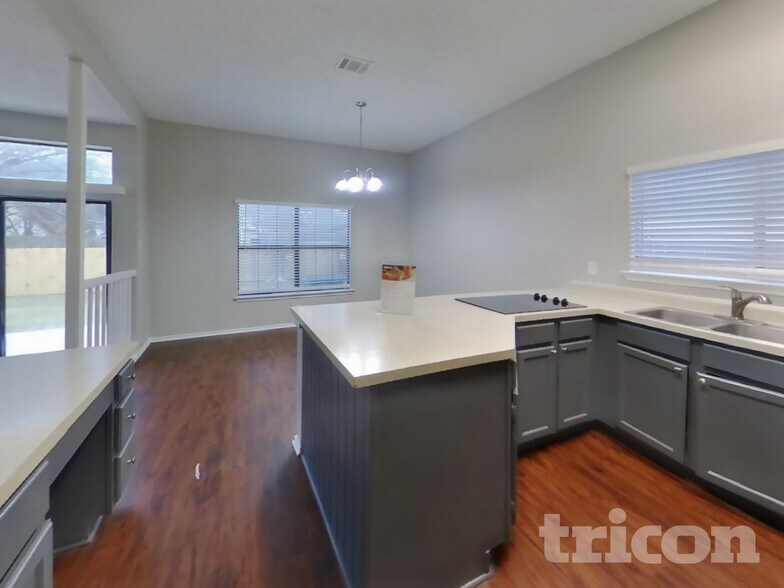 Building Photo - 8035 Dove Trail Dr