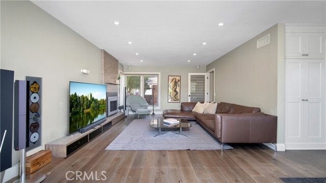 Building Photo - 10 Flintridge