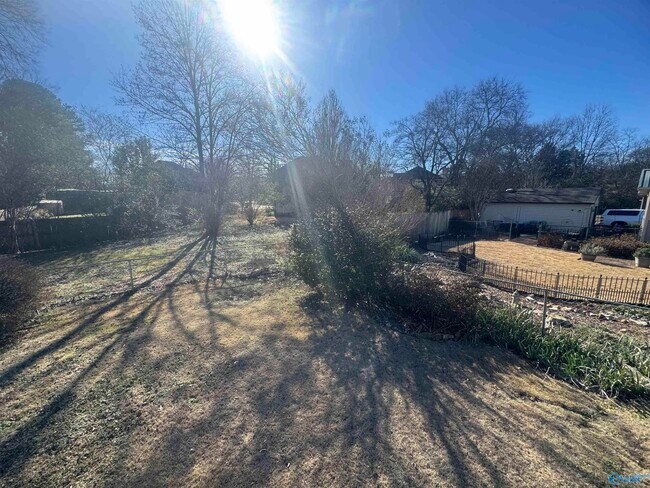 Building Photo - 9904 Willow Cove Rd SE