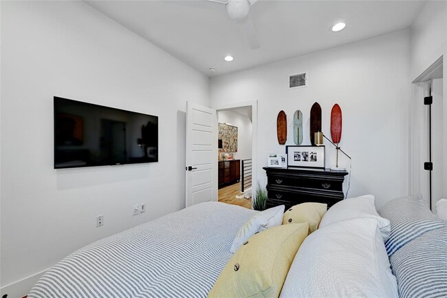 Building Photo - 2909 Kuhlman Ave