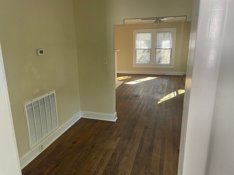 Building Photo - 305 Duncan St