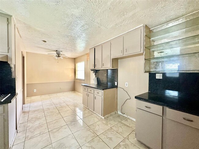 Building Photo - 4303 Balcones Dr