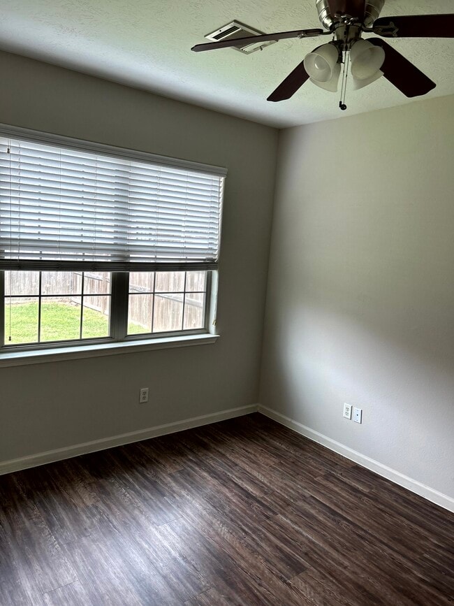 Building Photo - 21481 W Wallis Dr