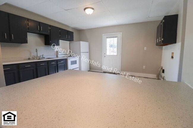 Building Photo - 317 W Masterson Ave