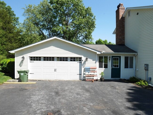 Building Photo - Your Next Home Awaits! Single Family Home Westminster, MD