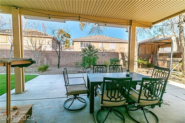 Building Photo - BEAUTIFUL 2 STORY 5 BEDROOM 4 FULL BATHROO...