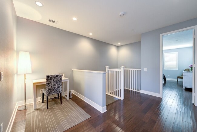 Building Photo - 17 Piara St
