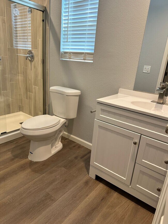 Building Photo - Beautiful 2 bedroom/2 bathroom Available soon!