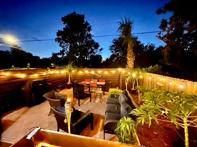 Building Photo - 601 N E St