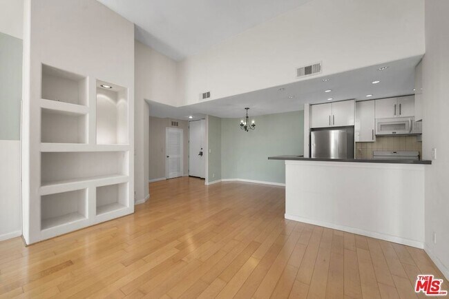 Building Photo - 1240 S Corning St