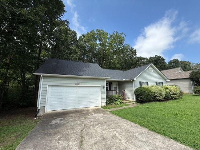 Building Photo - Spacious 3 Bedroom, 2 Bath Home with Garag...
