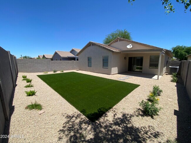 Building Photo - 1755 W Desert Canyon Dr