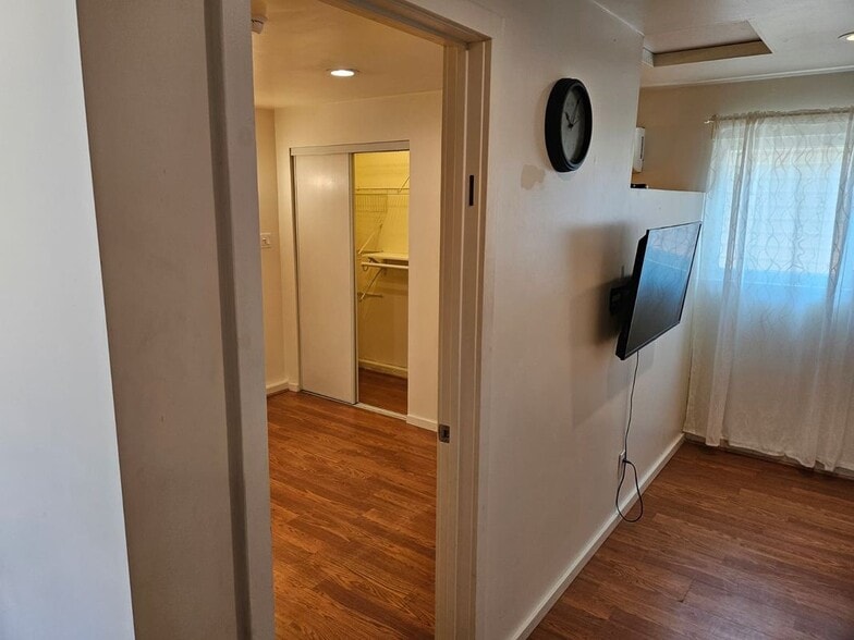 Building Photo - 20624 Kittridge St