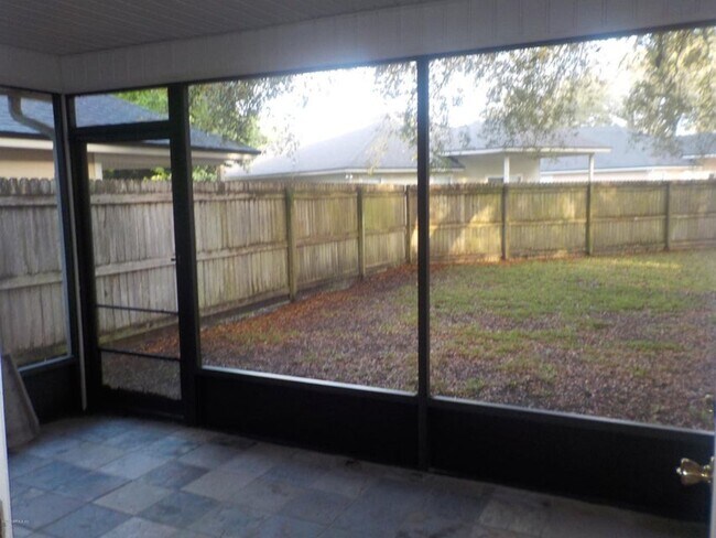 Building Photo - Charming 3 bedroom, 2.5 bath home in Oakle...