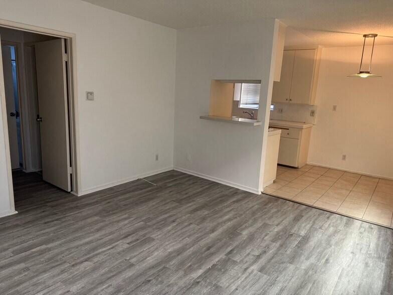 Building Photo - 11974 Walnut Ln