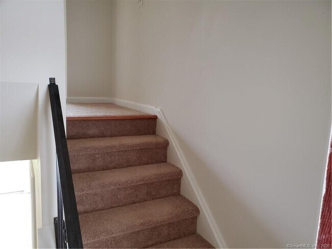 Building Photo - 38 Sunny Valley Rd