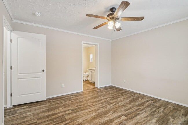 Building Photo - 4704 47th Ave