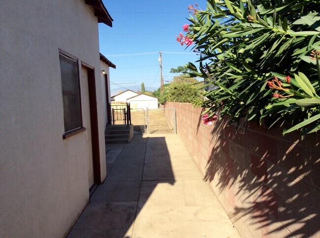 Building Photo - 2516 Ashby St