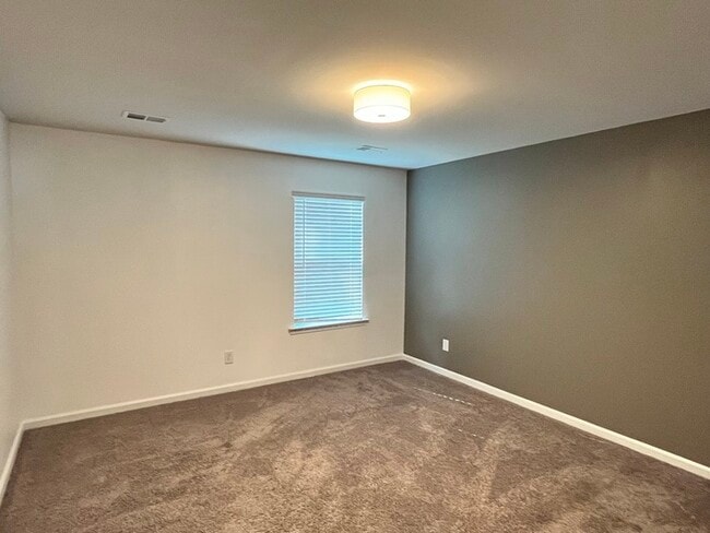 Building Photo - 315 Liliana Dr