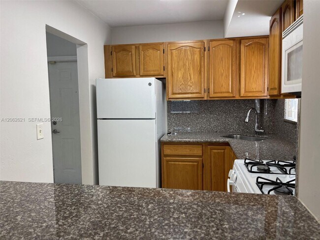 Building Photo - 6703 N Kendall Dr