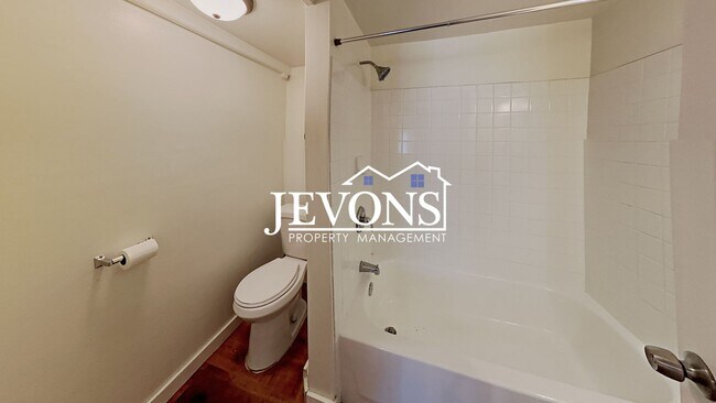 Building Photo - Inviting 2-bedroom 4-plex near Pritchard I...