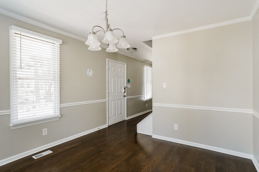 Building Photo - 7329 N Thorncliff Pl