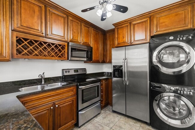 Building Photo - 202 Robinson St