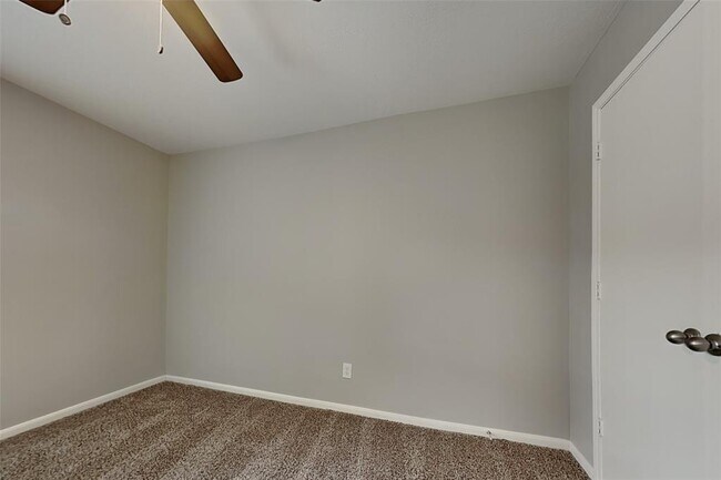Building Photo - 7323 Red River Dr