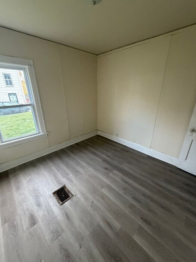 Building Photo - 12706 Parkhill Ave