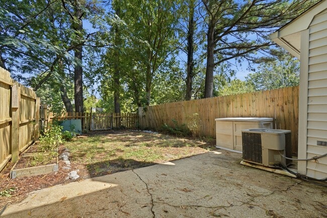 Building Photo - 5260 Settlers Park Dr