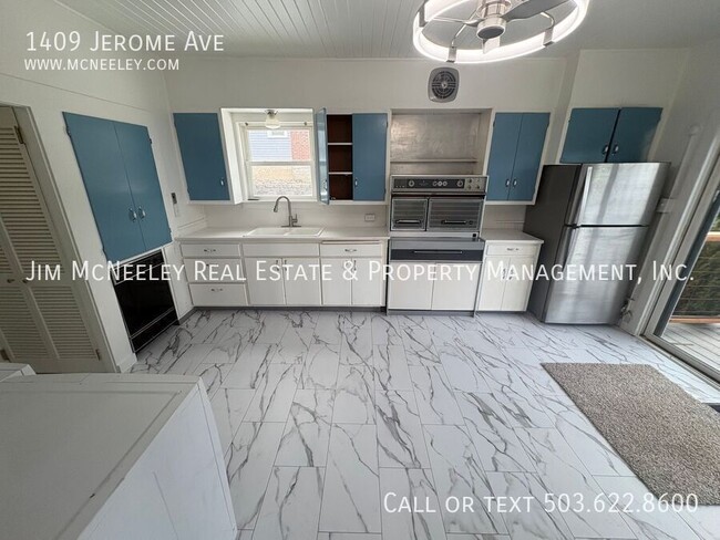 Building Photo - 1409 Jerome Ave