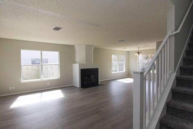 Building Photo - 12912 Latchwood Ln
