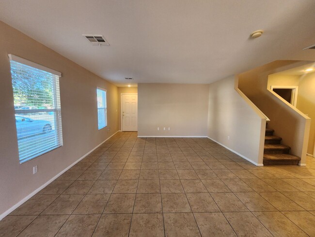 Building Photo - Beautiful Three Bedroom Home with a Great ...