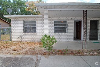 Building Photo - Lovely 2 Bed / 1 Bath Duplex in Lake Alfred