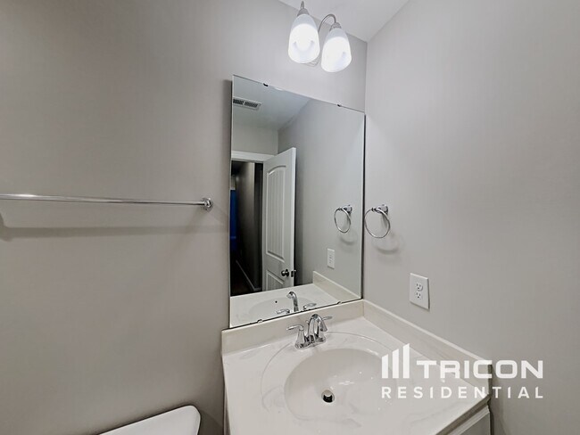 Building Photo - 508 Lakemont Dr