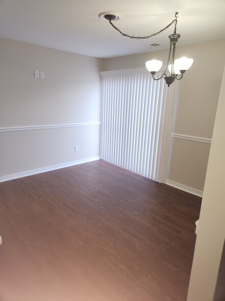 Building Photo - 1025 Oaklyn Ct
