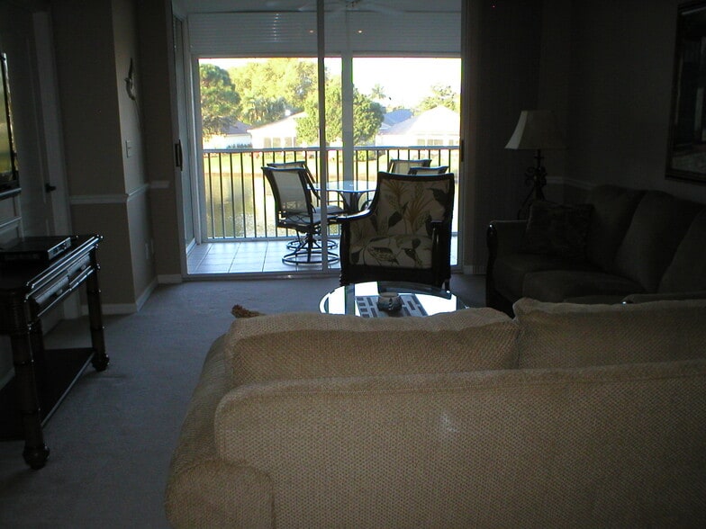 Building Photo - 21180 Country Creek Dr