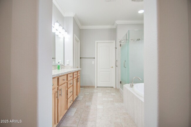 Building Photo - 1634 W Windsong Dr