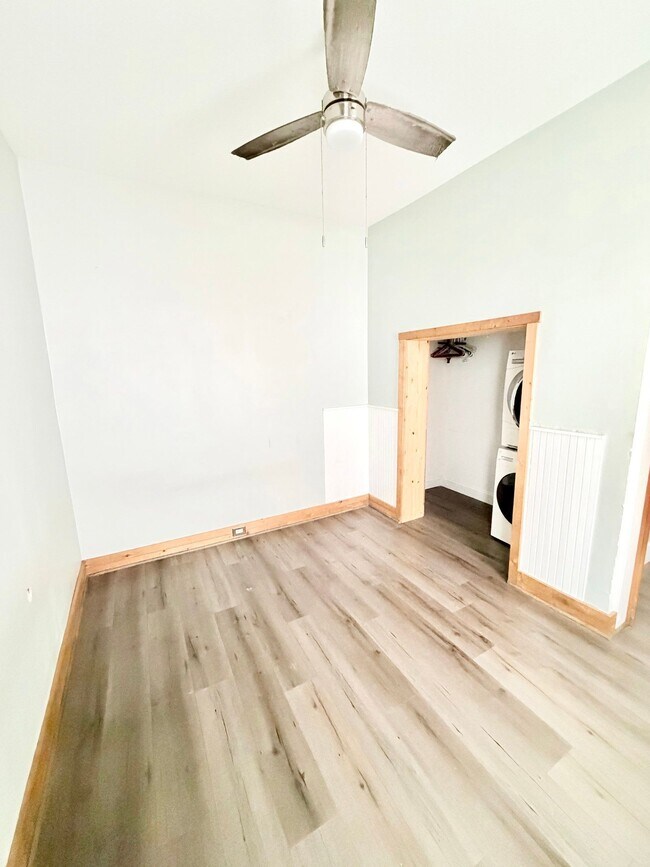 Building Photo - 205 E King St