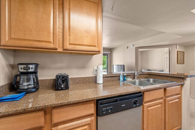 Building Photo - Furnished 3 Bedroom close to Downtown Tucson Pima West and U of A