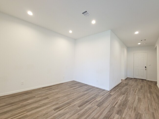 Building Photo - 907 Youth Water Rd