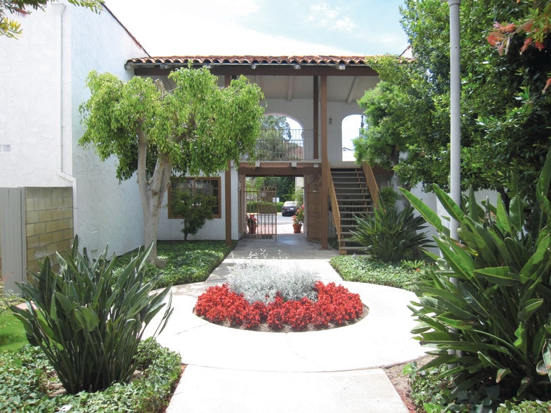 Las Casas Apartments 15491 Pasadena Ave Tustin CA 92780 Apartment