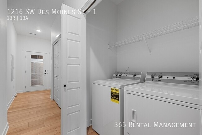 Building Photo - 1216 SW Des Moines St
