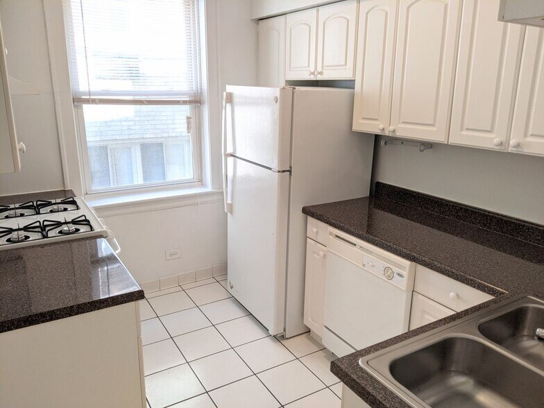 Building Photo - 548 Sherman Ave