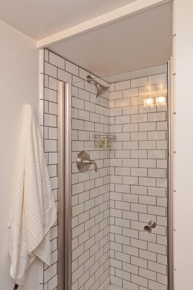 Building Photo - 3534 Oak Knoll Dr